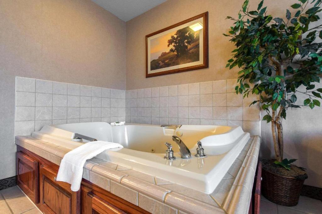 Quality Inn Берлингтон Экстерьер фото